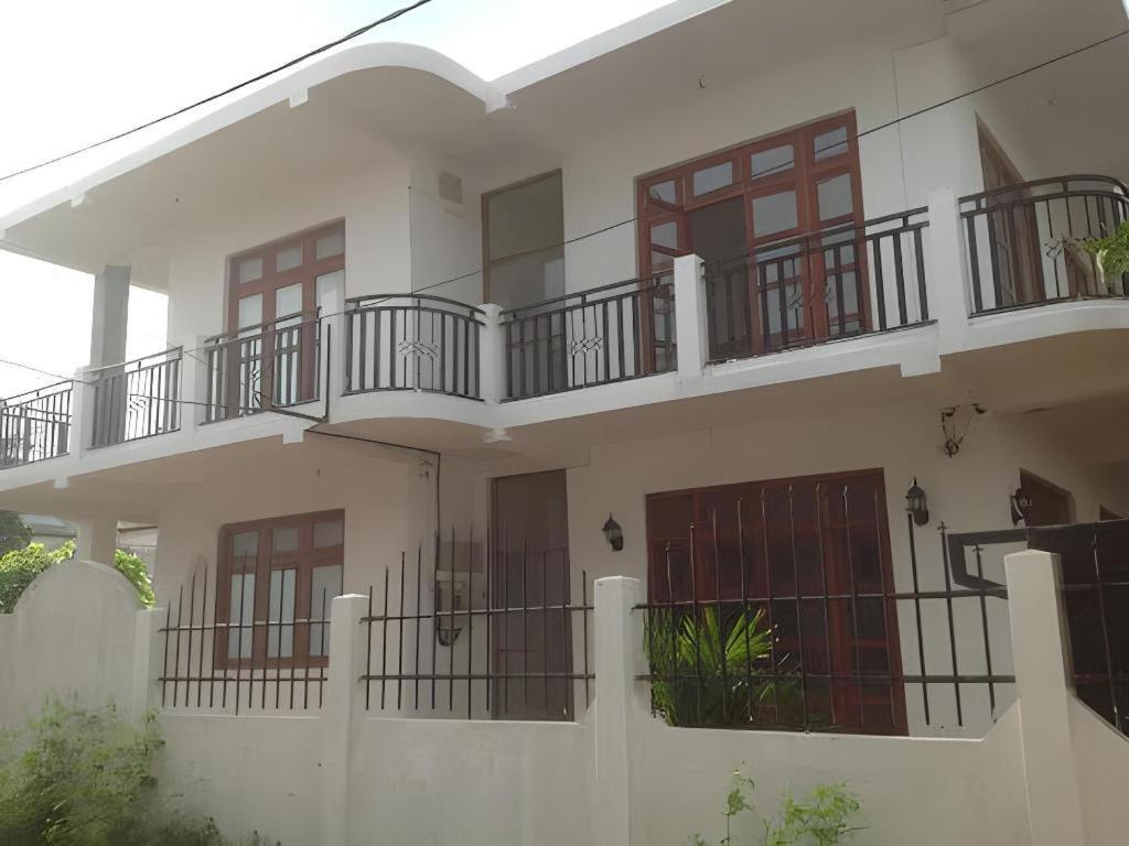 Araliya Blue Beach View Hotel Kudapaduwa Exterior foto