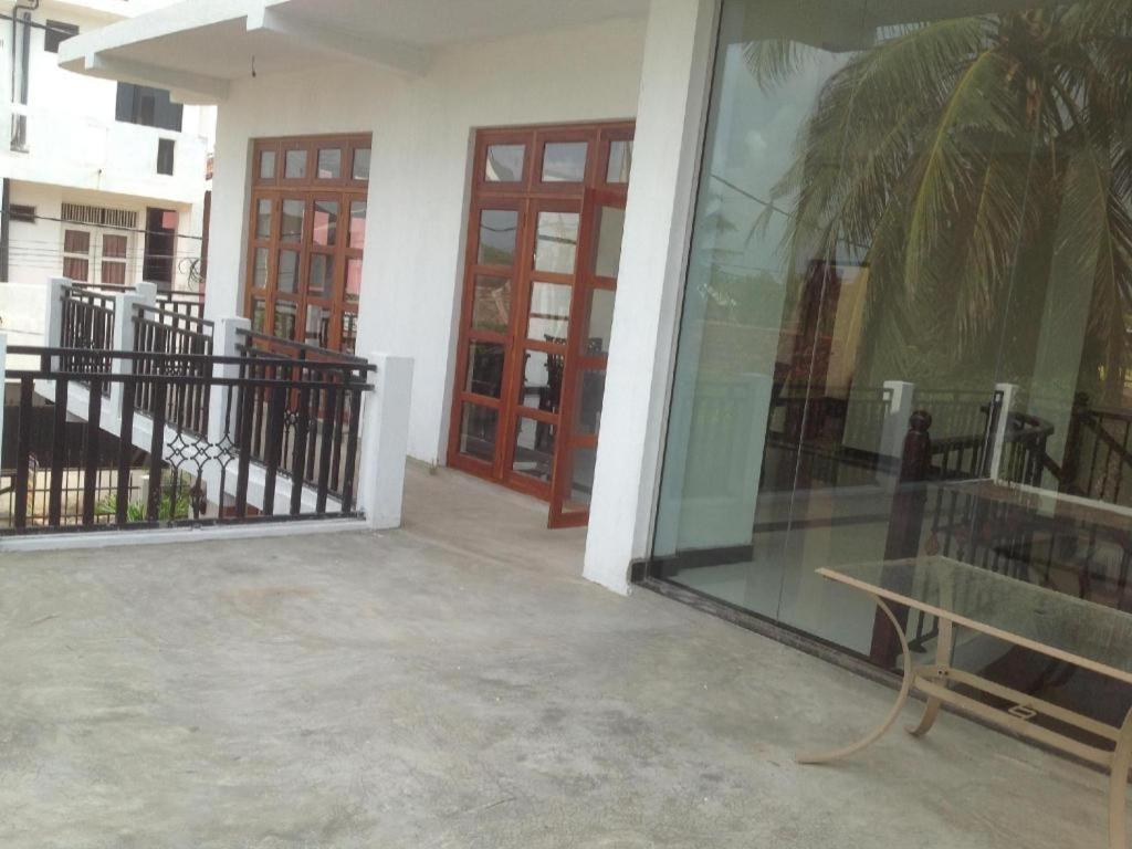 Araliya Blue Beach View Hotel Kudapaduwa Exterior foto