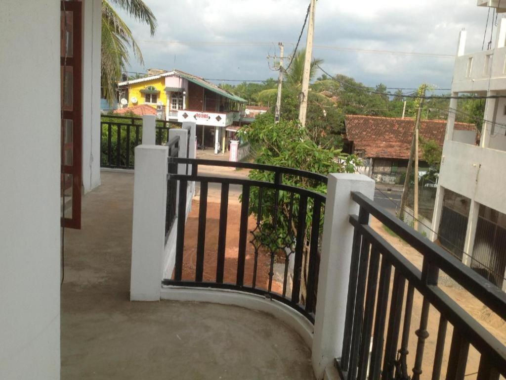 Araliya Blue Beach View Hotel Kudapaduwa Exterior foto