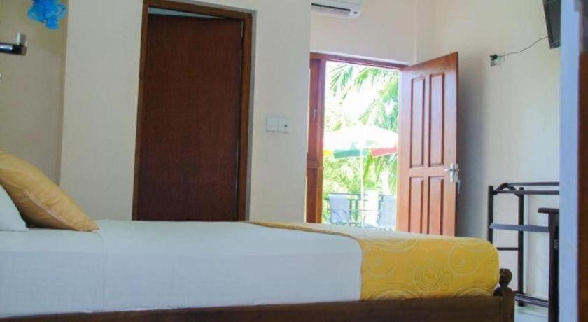 Araliya Blue Beach View Hotel Kudapaduwa Exterior foto